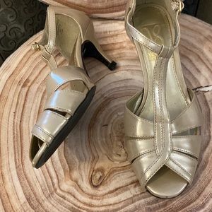 Victoria Spencer dancing pumps grey hue!